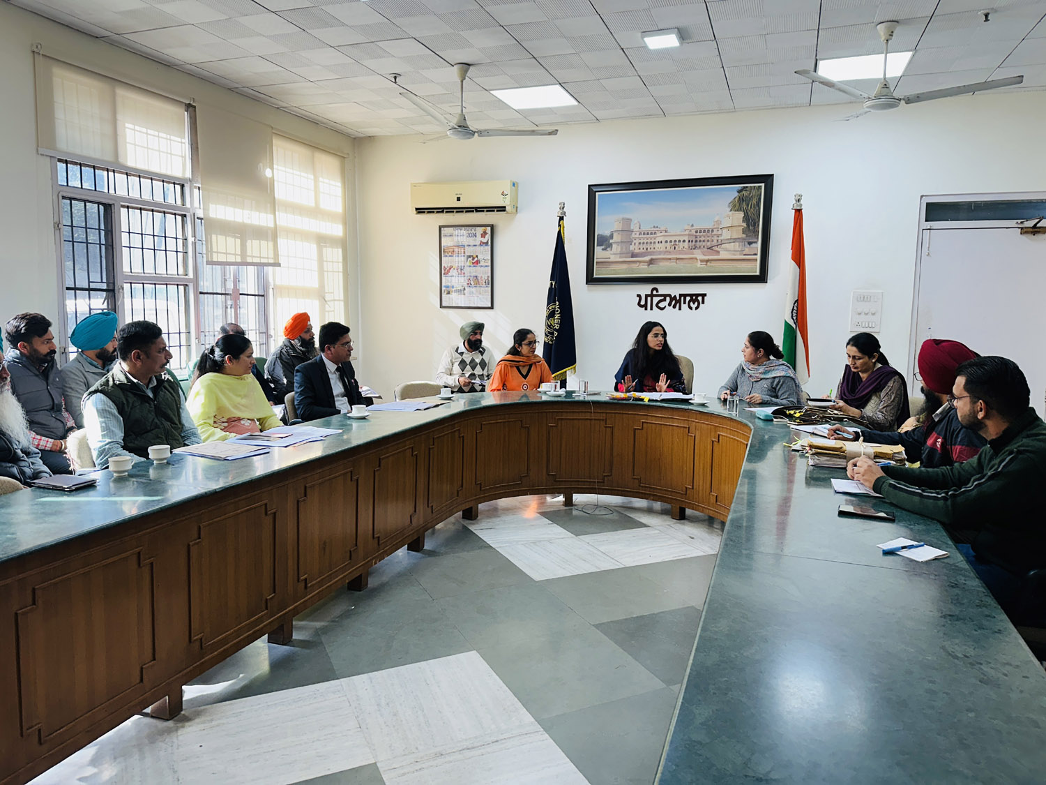 डीसी ने जिले में मैनुअल कचरा उठाव पर रोक अधिनियम के तहत कार्रवाई की समीक्षा की